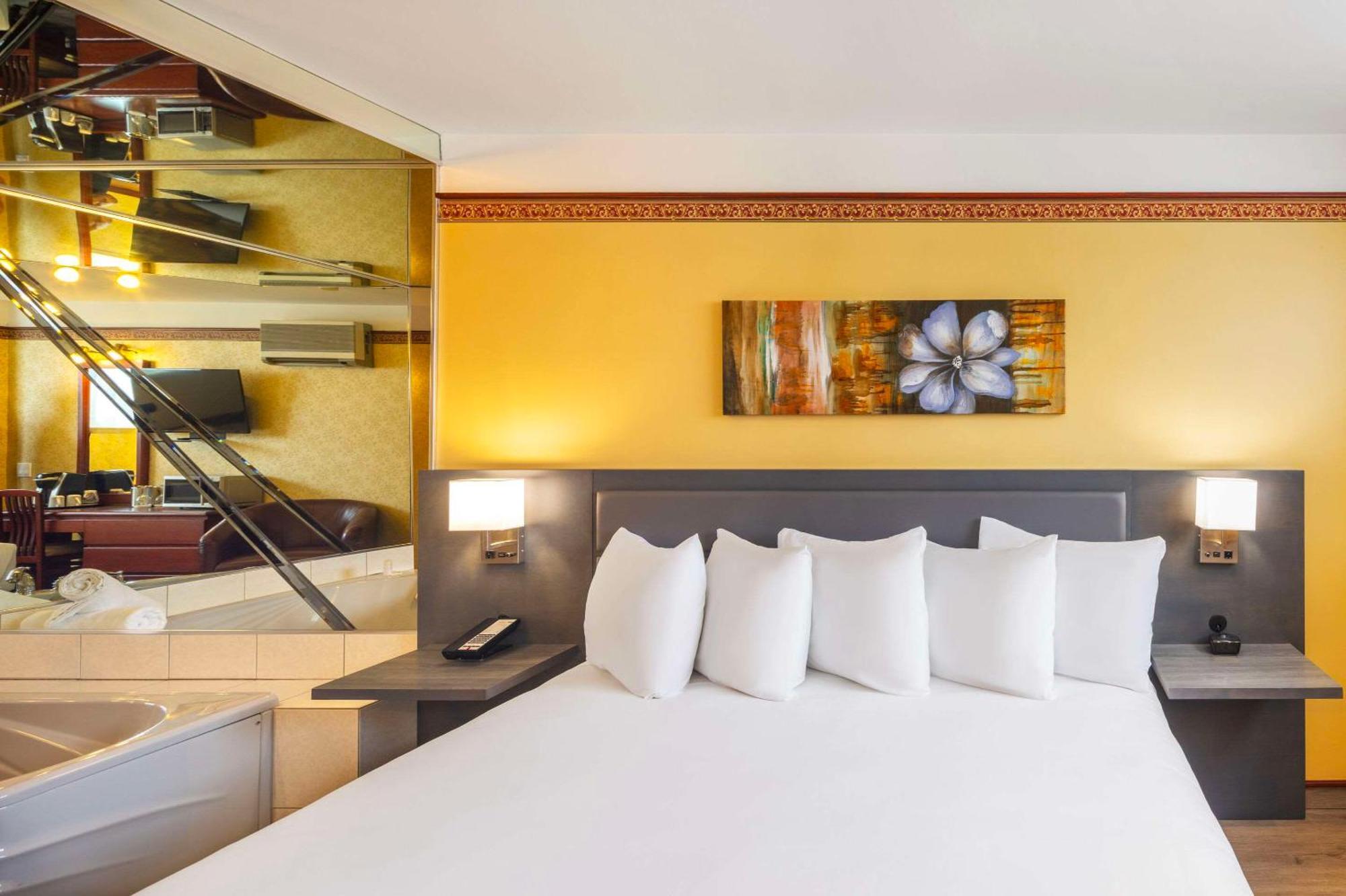 Les Suites De Laviolette Ascend Hotel Collection Trois-Rivieres Exterior photo